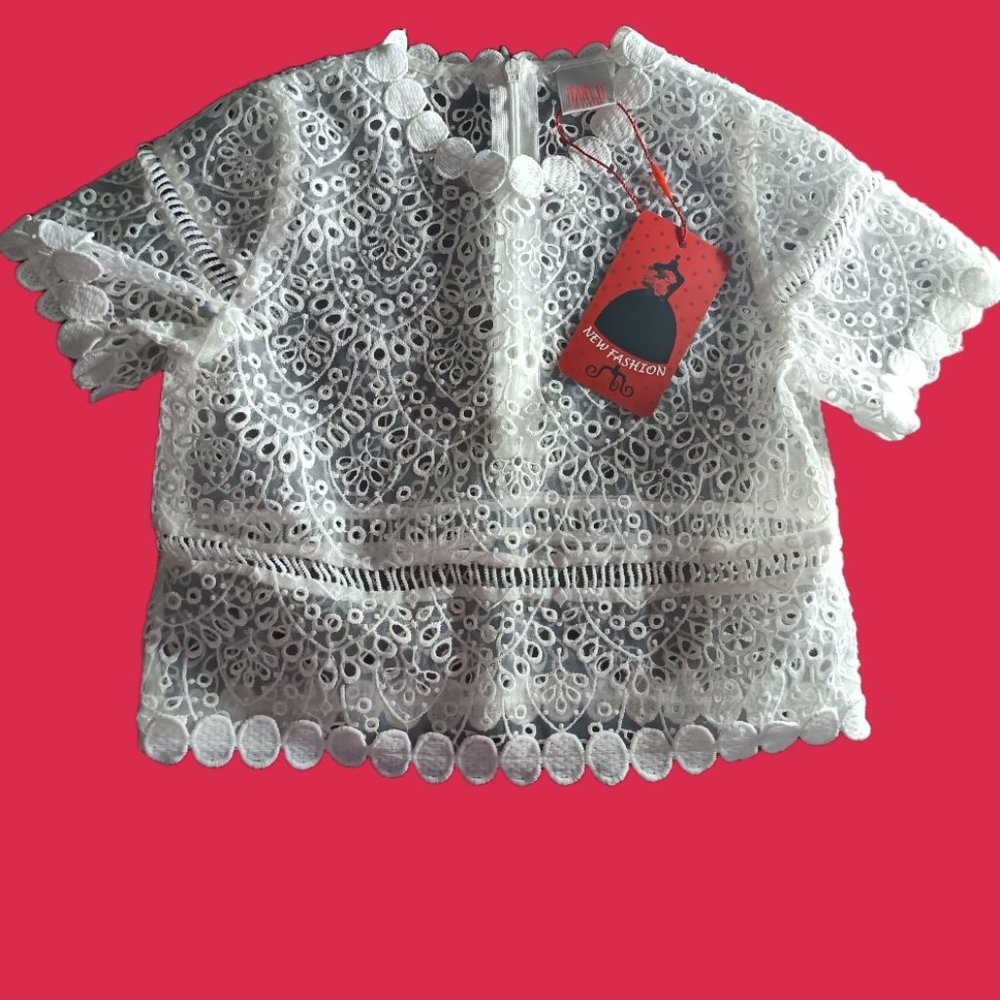 Marlo girls white beautiful shirt 🤍 size 4-5Y